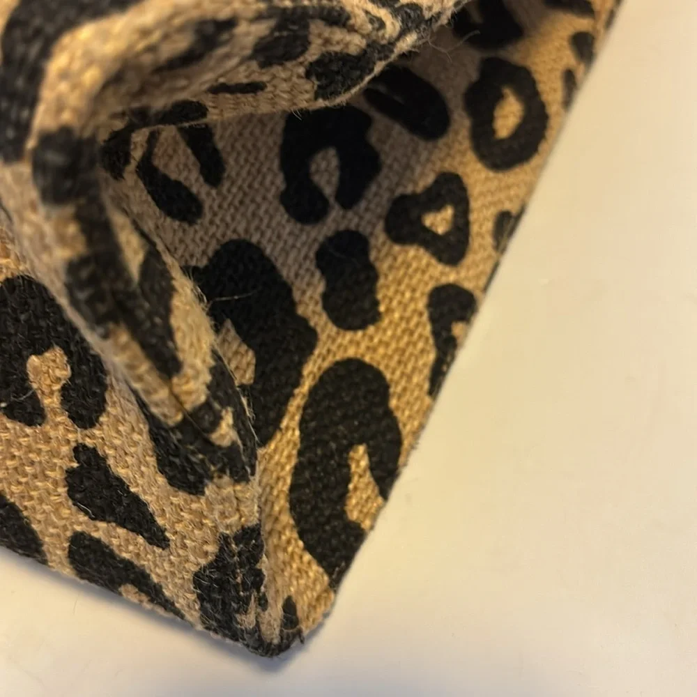 AMERICA & BEYOND TAN AND BLACK LEOPARD PRINT JUTE/CANVAS TOTE WITH TASSEL